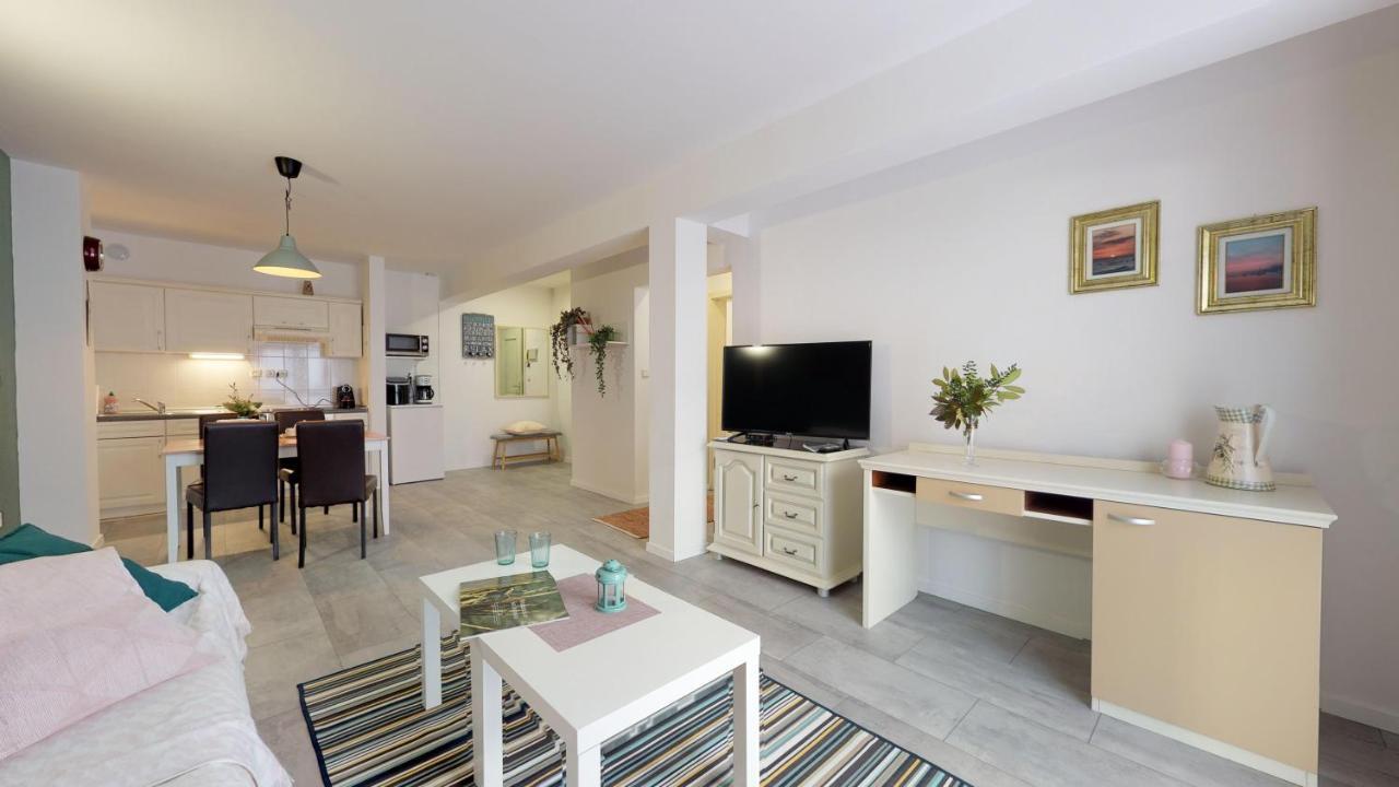 Mirta Deluxe Superior 5 Star Apartment, Your Piece Of Heaven By The Sea & Park, With Sea & Park View Novigrad Istria Dış mekan fotoğraf